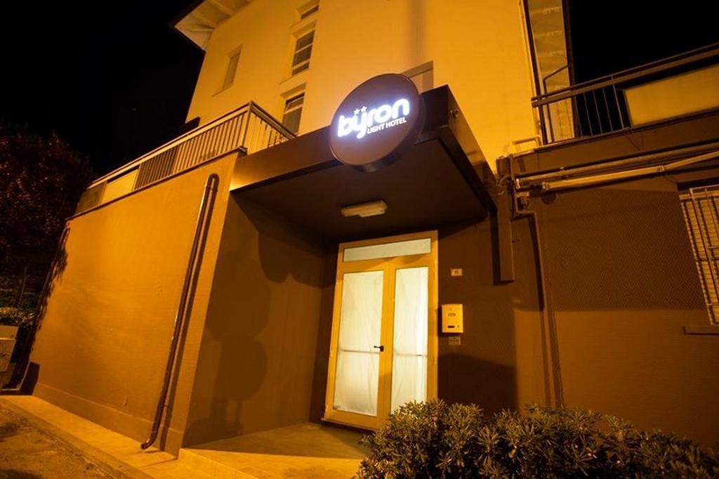 Byron Light Hotel Riccione Buitenkant foto