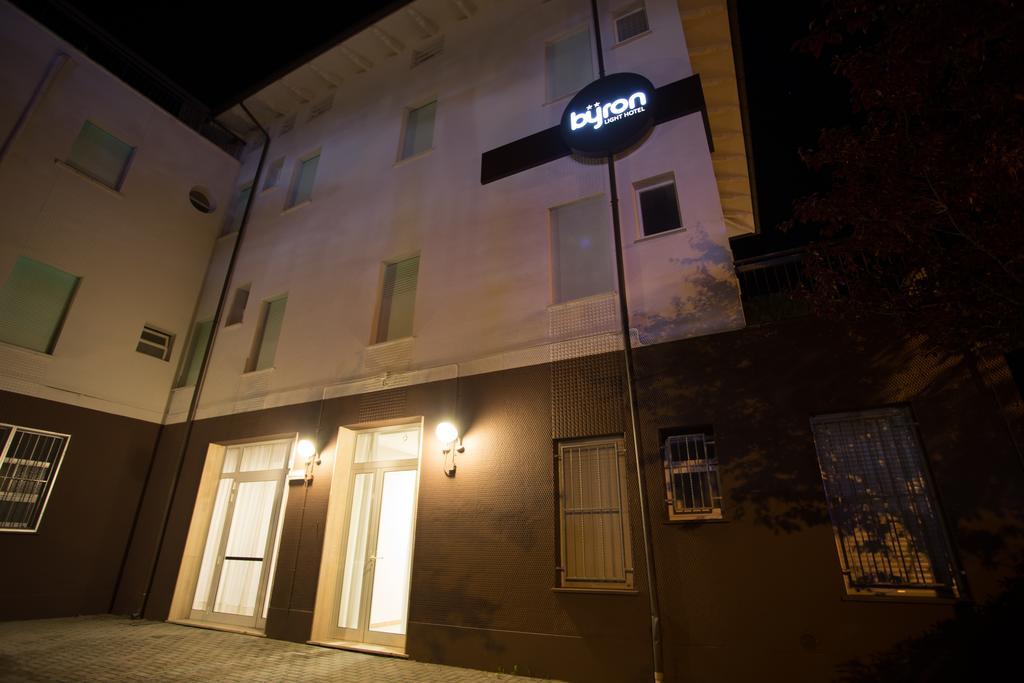 Byron Light Hotel Riccione Buitenkant foto