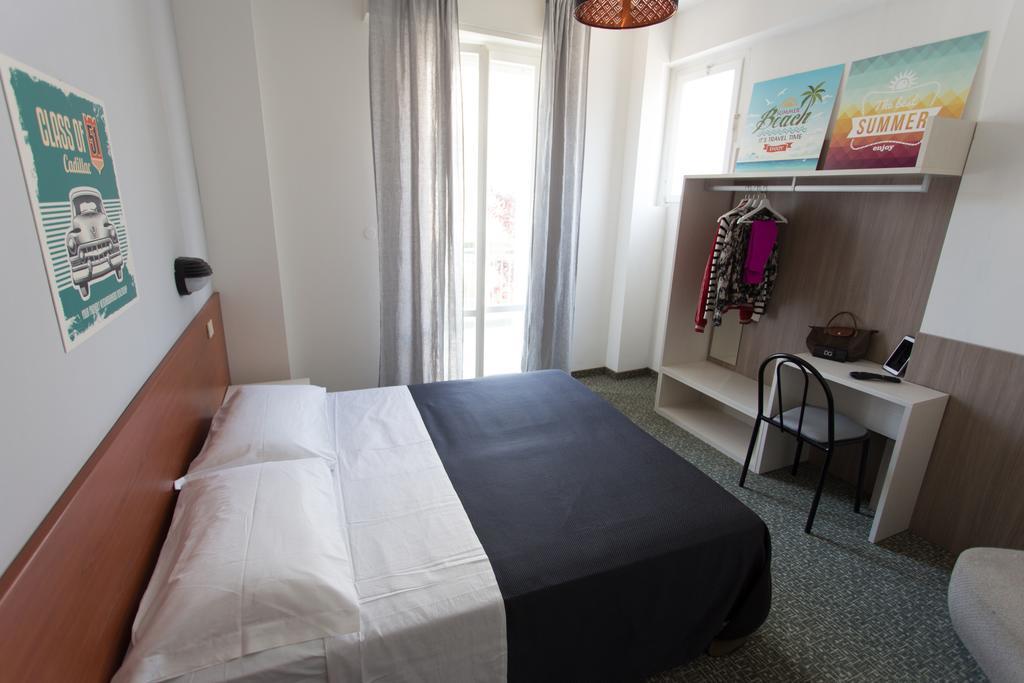 Byron Light Hotel Riccione Buitenkant foto