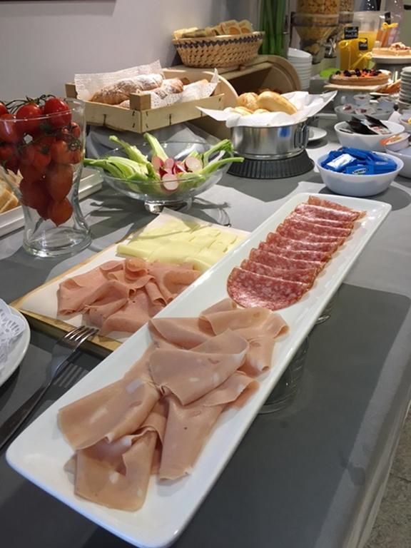 Byron Light Hotel Riccione Buitenkant foto