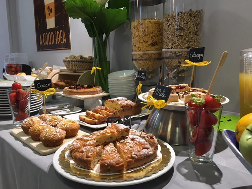 Byron Light Hotel Riccione Buitenkant foto