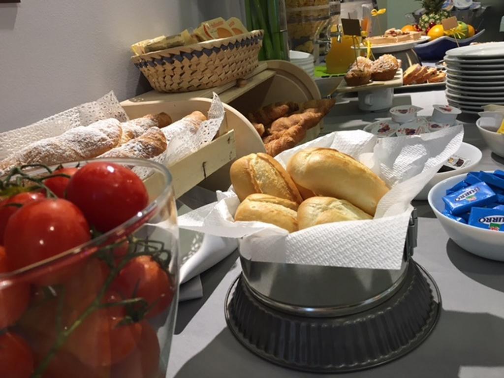 Byron Light Hotel Riccione Buitenkant foto