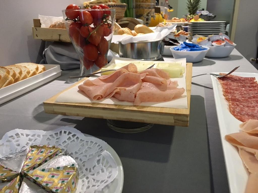 Byron Light Hotel Riccione Buitenkant foto