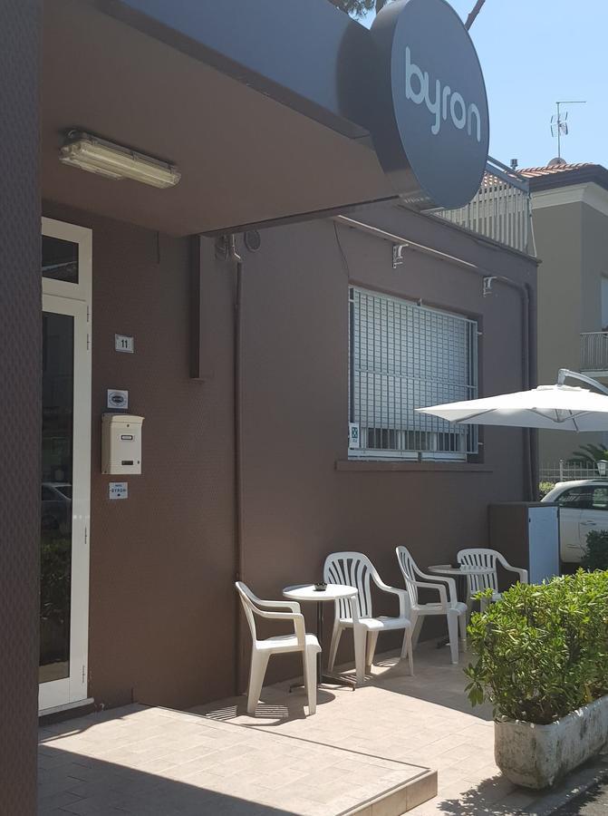 Byron Light Hotel Riccione Buitenkant foto