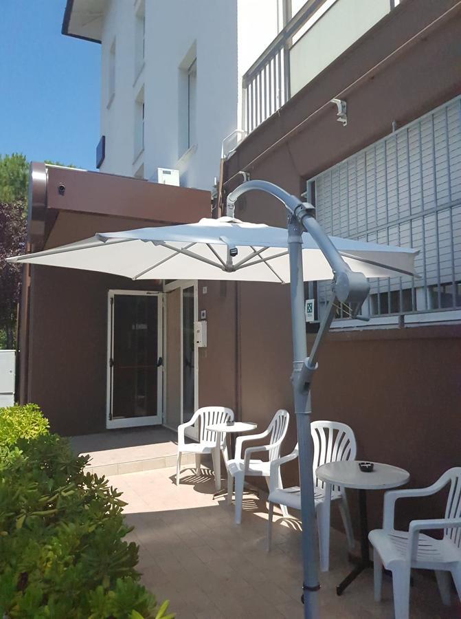 Byron Light Hotel Riccione Buitenkant foto