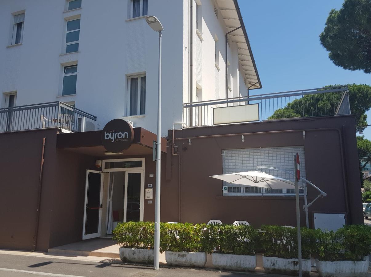 Byron Light Hotel Riccione Buitenkant foto